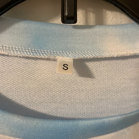 Women’s Empty Soda Cloud Crop Top l Size Small - Picture 2 of 3